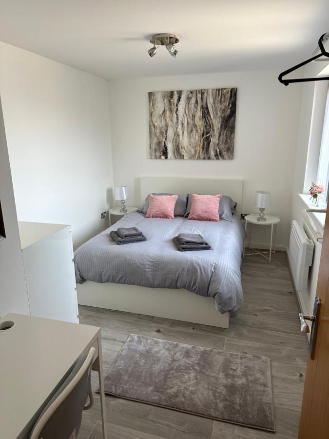 2 Bed Modern Apartment *