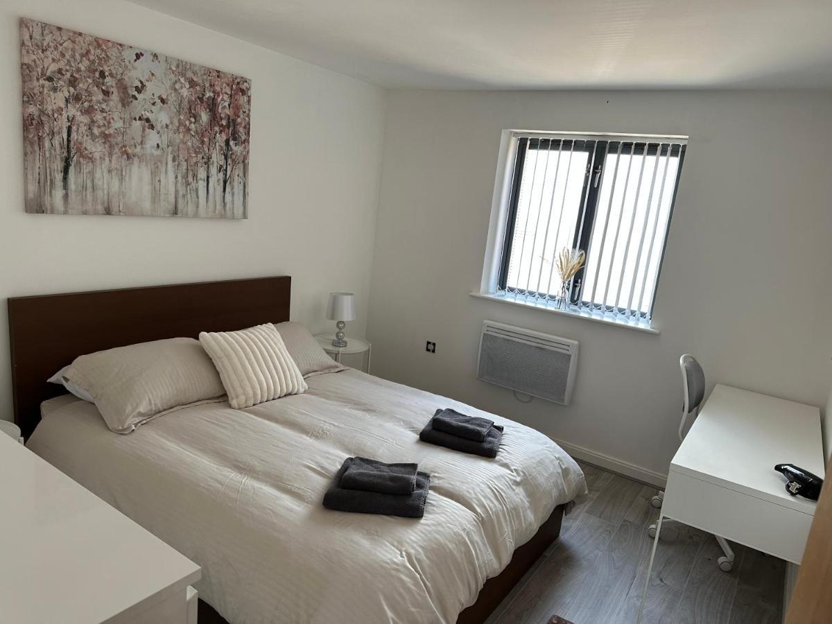 2 Bed Modern Apartment Swansea