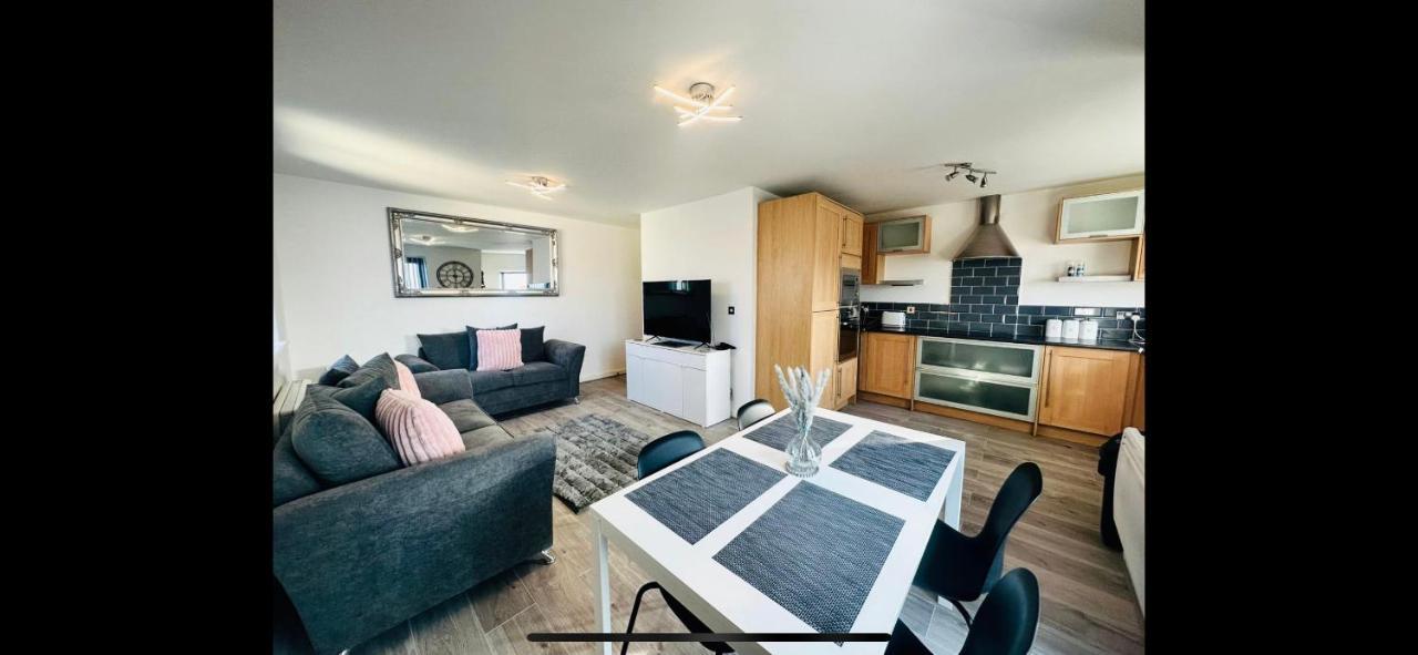 Apartment 2 Bed Modern Swansea