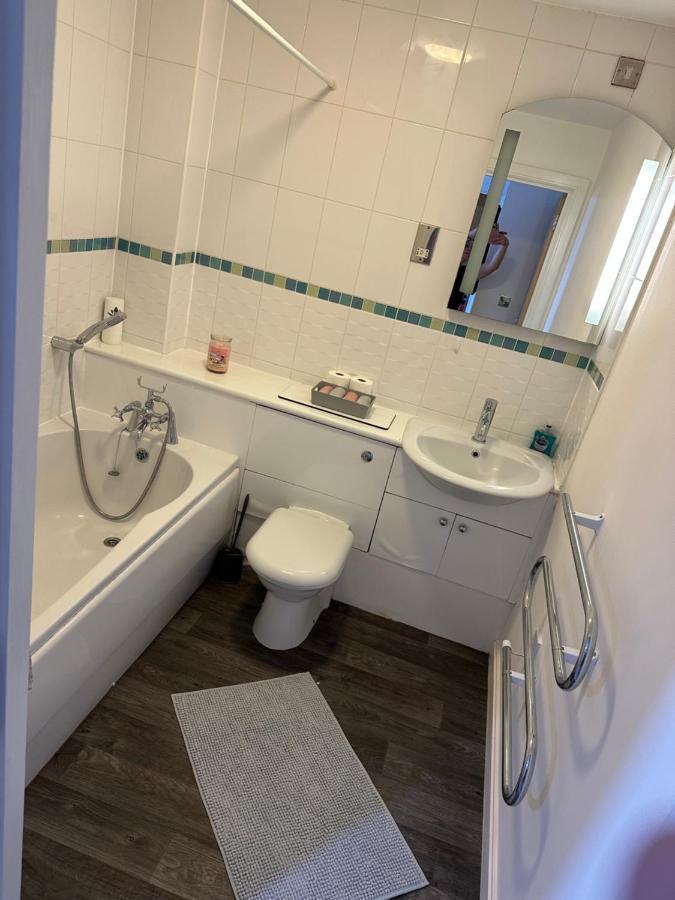 2 Bed Modern Apartment Swansea